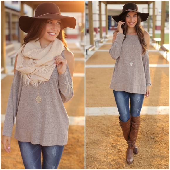 ✨LAST ONE✨ Cream Slouchy Fringe Infinity Scarf - Picture 2 of 2